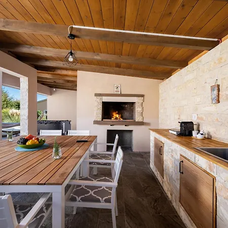 Casa Lilium, A Charming 6km Near The Sea