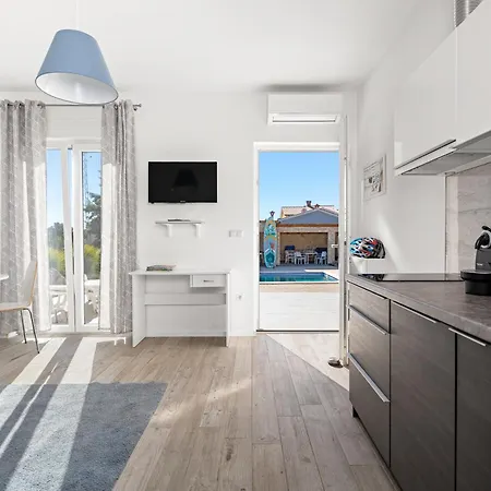 Casa Lilium, A Charming 6km Near The Sea Διαμέρισμα Santalezi