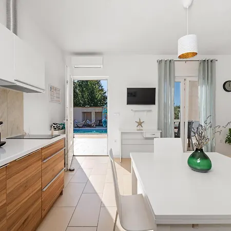Casa Lilium, A Charming 6km Near The Sea Santalezi